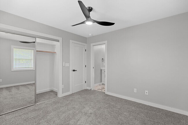 Building Photo - 809 Carson Dr