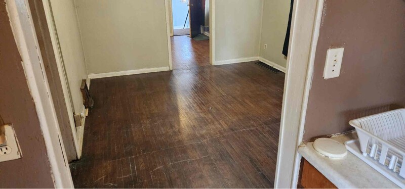 Building Photo - 400 E Thrush Ave