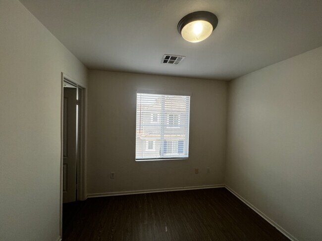 Building Photo - 1563 Hackberry Pl