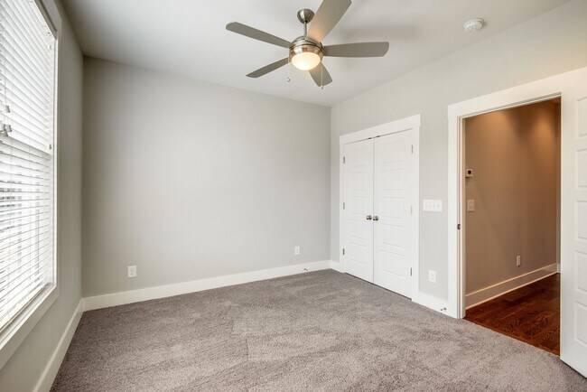 Building Photo - 3BR/3.5BA is Right Size, Right Price, and Right Nice at 8th & Wedgewood!!!