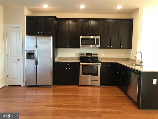 Building Photo - 44 Andrews Pl