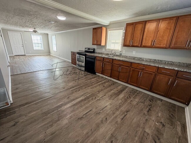 Building Photo - Freshly Updated 2BR Home with Large Yard