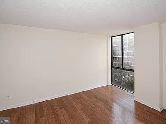 Building Photo - 2311 Pimmit Dr