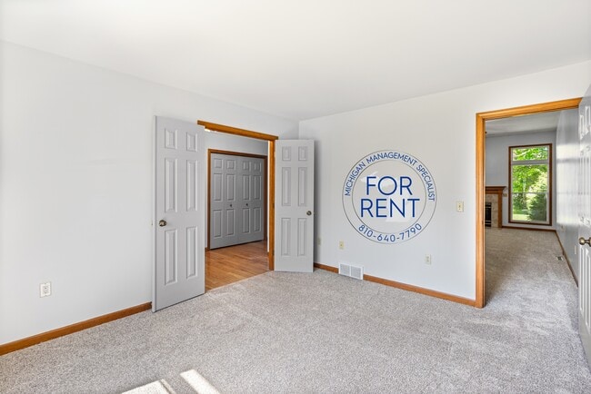 Building Photo - 3263 Silverwood Dr
