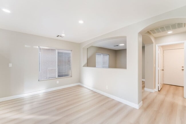 Building Photo - Modern Elegance Meets Spacious Comfort in a Unique Layout!