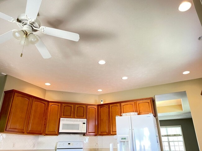 Building Photo - Beautiful 4 bed 2.5 bath 3000+sq ft