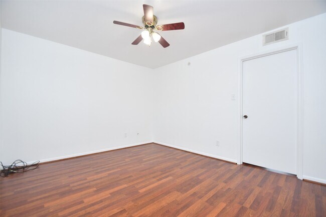 Building Photo - 10018 Knoboak Dr