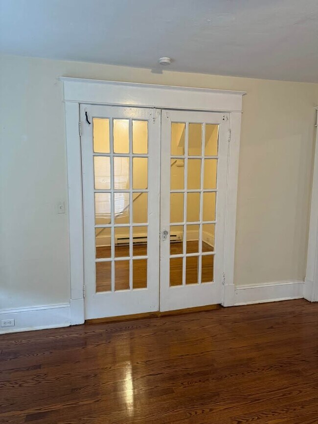 Building Photo - 668 Montrose Ave SE