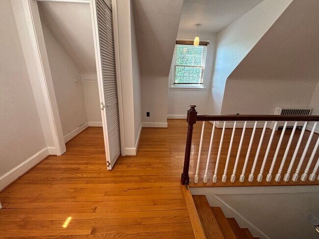 Building Photo - 3479 Overbrook Dr