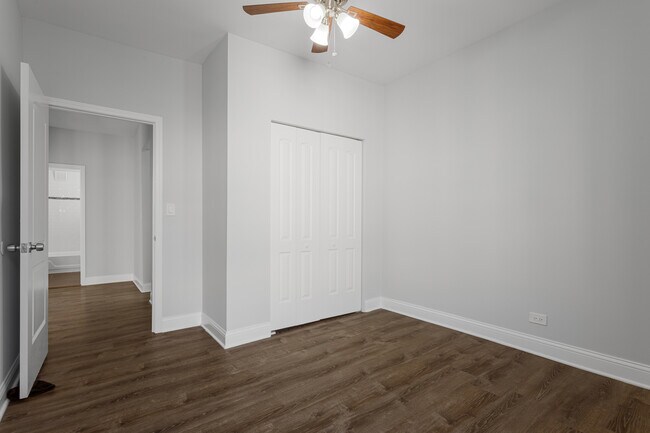 Building Photo - 3635 W Dickens Ave