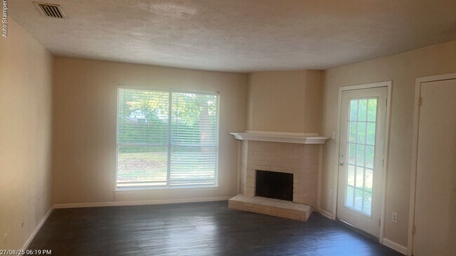 Building Photo - 421 Stonecreek Dr