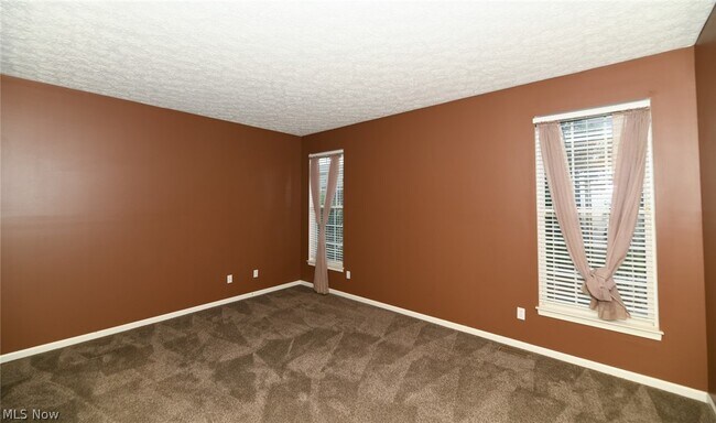 Building Photo - 200 Weatherstone Ct