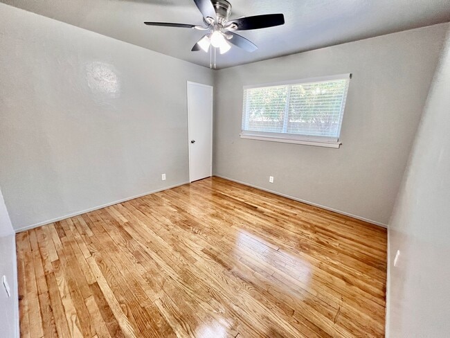 Building Photo - $1,895 West & Gettysburg, 3 Bedroom Home -...