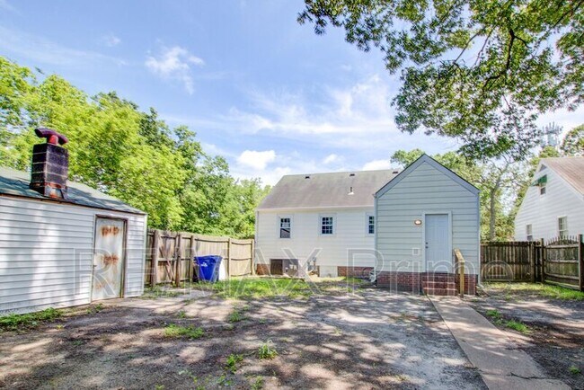 Building Photo - 27 Ansell Ave