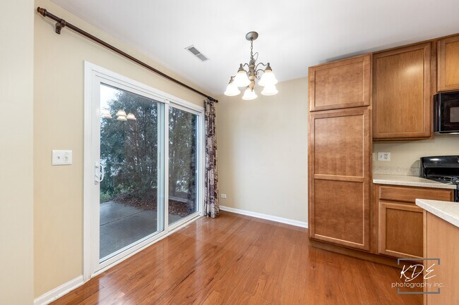 Building Photo - 651 Hawley Dr