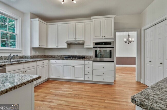 Building Photo - 1202 Loxley Cir