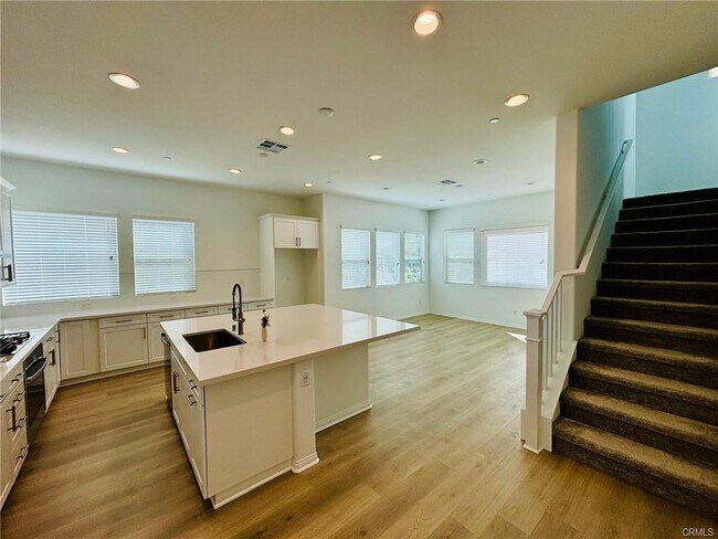 Building Photo - 27366 Hyland Ct