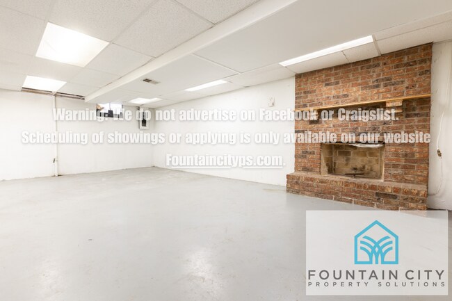 Building Photo - 807 Laurel Ave