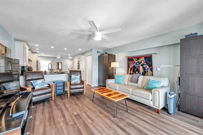 Building Photo - 4768 Coquina Key Dr SE