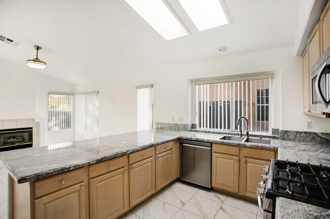 Building Photo - Single Story, 3 Bedroom, Peccole Ranch Beauty