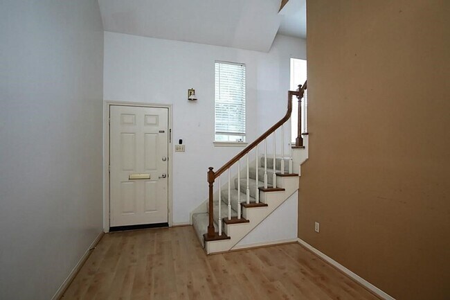 Building Photo - 814 Knox St