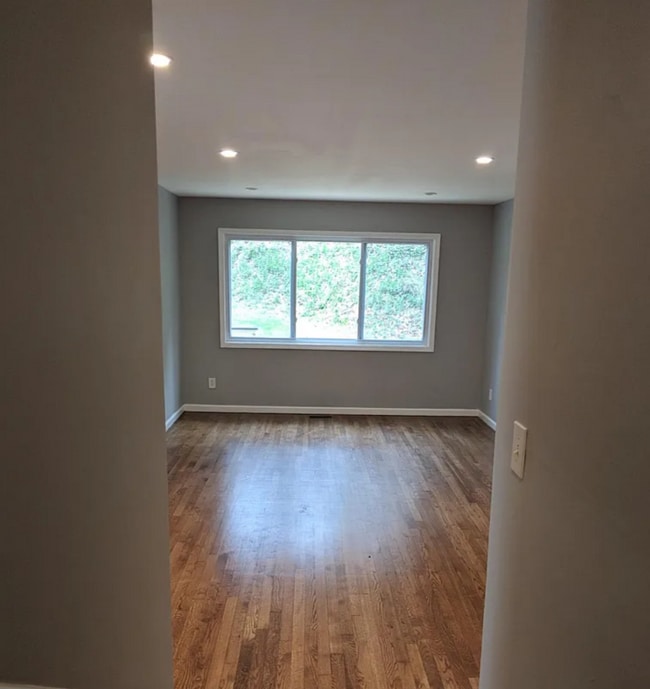 Building Photo - 2017 Kenwood Pl SE