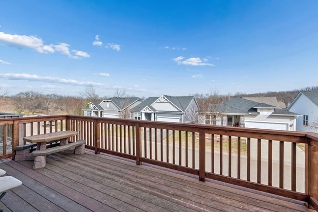 Building Photo - Spacious 3bed 3bath Townhome in Chaska!
