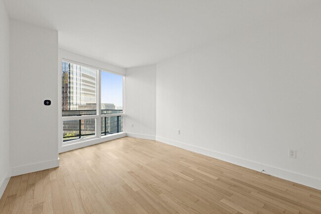 Building Photo - 77 Hudson St
