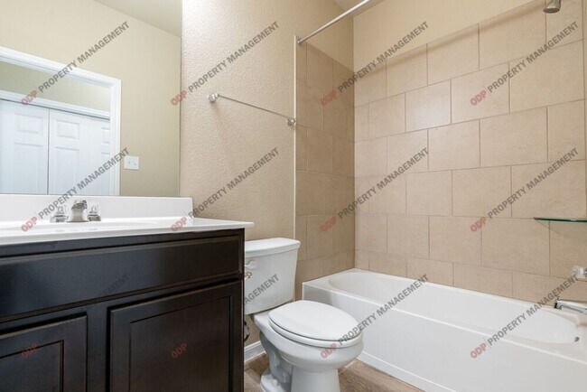 Building Photo - 2425 Bellmont