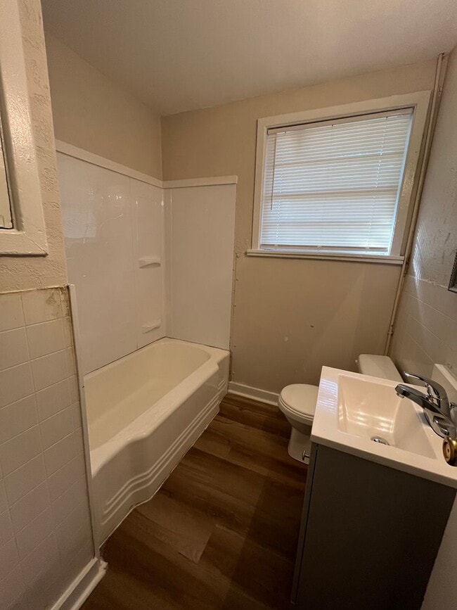 Building Photo - 2108 Robin St