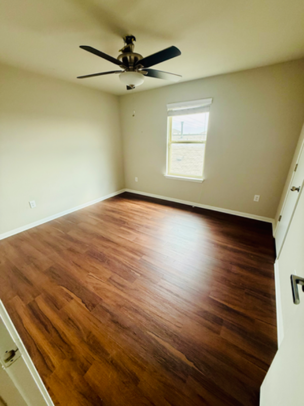 Building Photo - 400 Eagle Brook Ln