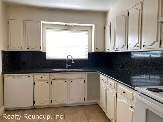 Building Photo - 3 br, 1 bath House - 1656 Country Club Blvd