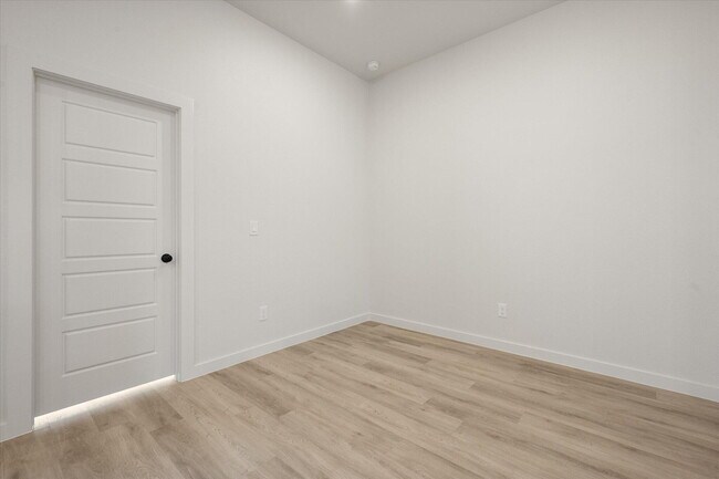 Building Photo - 2609 Garland Ave