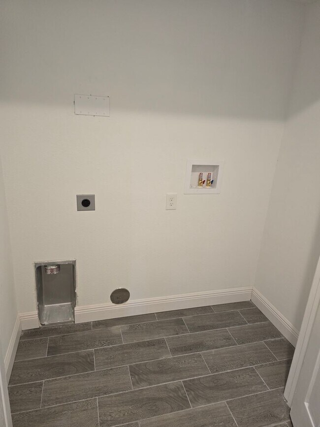Building Photo - Brand-New 3/2 Townhouse in Lakeside!!!