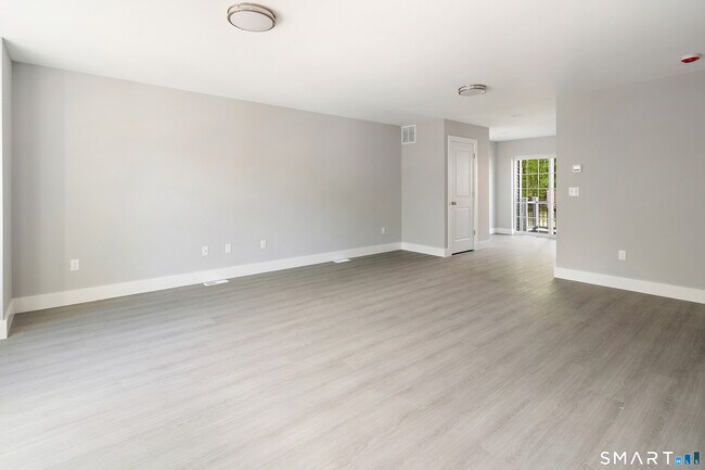 Building Photo - 91 Taft Pointe