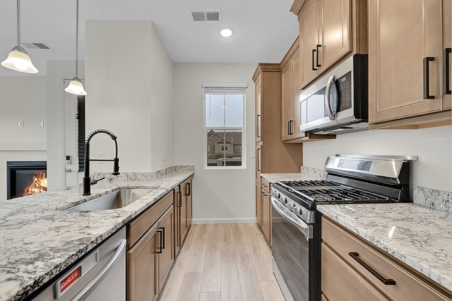Building Photo - $2,150 - 2 Bed,1 Bath, Updated townhome in...