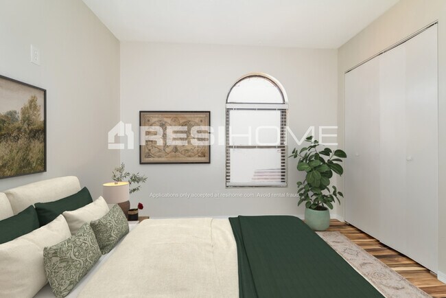 Building Photo - 5005 Oak Manor Dr