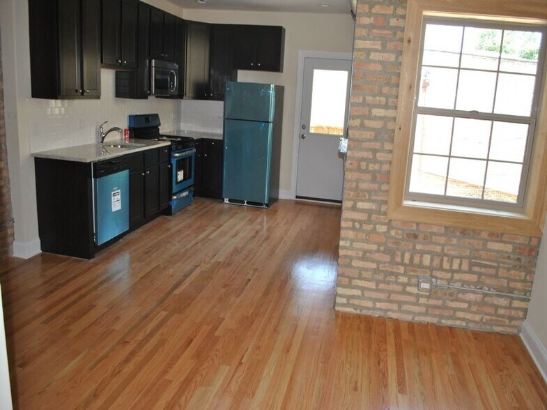 Building Photo - 1630 W Fargo Ave