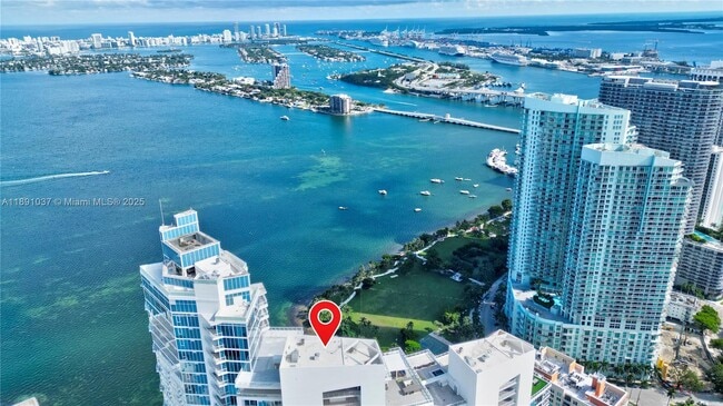 Building Photo - 2020 N Bayshore Dr