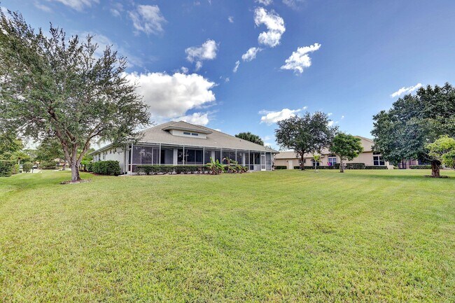 Building Photo - 8028 Plantation Lakes Dr