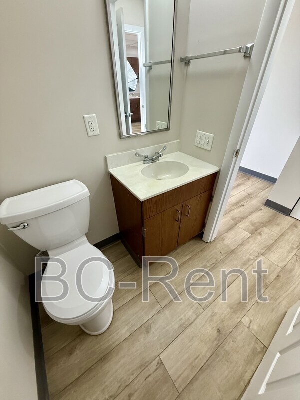 Building Photo - 622 17th St