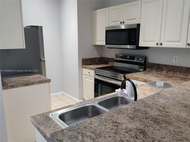 Building Photo - 1115 Lucaya Dr