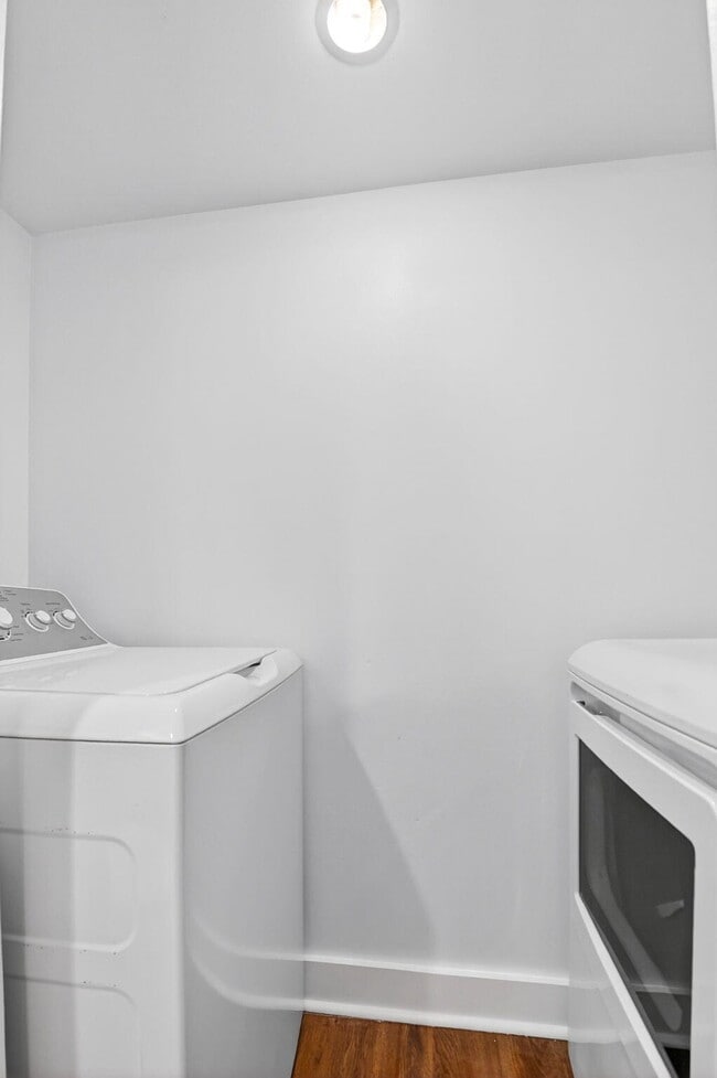 Building Photo - 198 Lake Arbor Dr