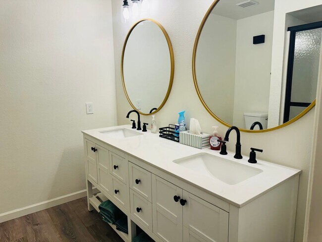 Building Photo - WINTER VACATION RENTAL: Newly Updated 3-Bedroom Home by the River with RV Parking