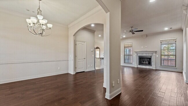 Building Photo - Sign a lease before March 31st and get 50% off one month’s rent, redeemable from the 2nd–12th month.