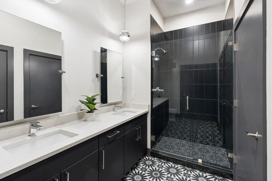 Building Photo - 112 Rogers St SE