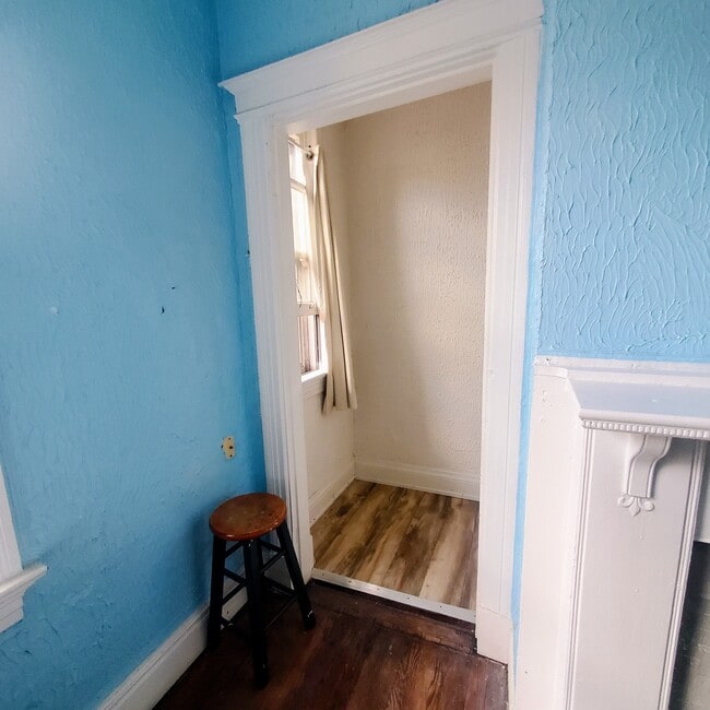 Building Photo - 2451 Maplewood Ave