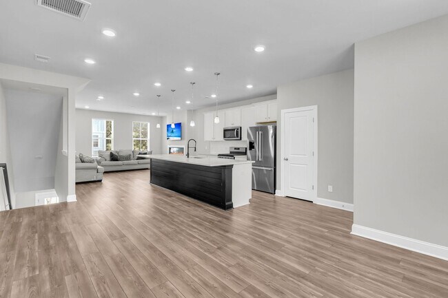 Building Photo - 1247 Tice Ln