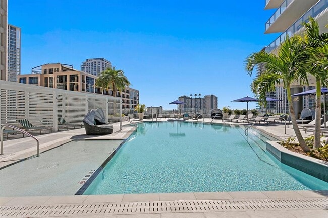 Building Photo - 275 1st Ave S