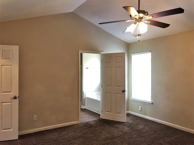 Building Photo - 612 Hanska Way